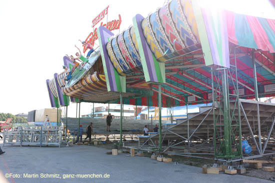 Feldl's Teufelsrad- Auffbau Oktoberfest 27.08.2019 (&copy;Foto: Martin Schmitz)